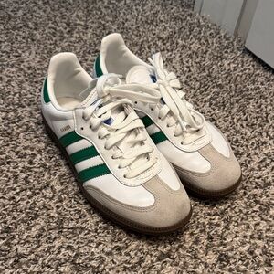 Adidas Samba White and Green Trainers fit like women’s size 7